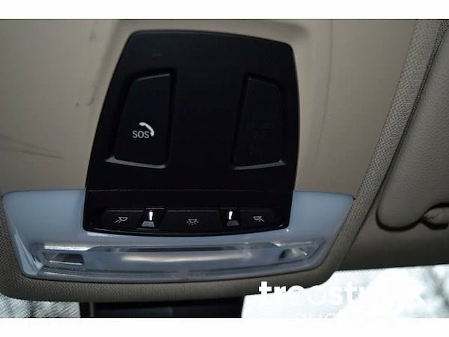 Personenauto - afbeelding 16 van  37