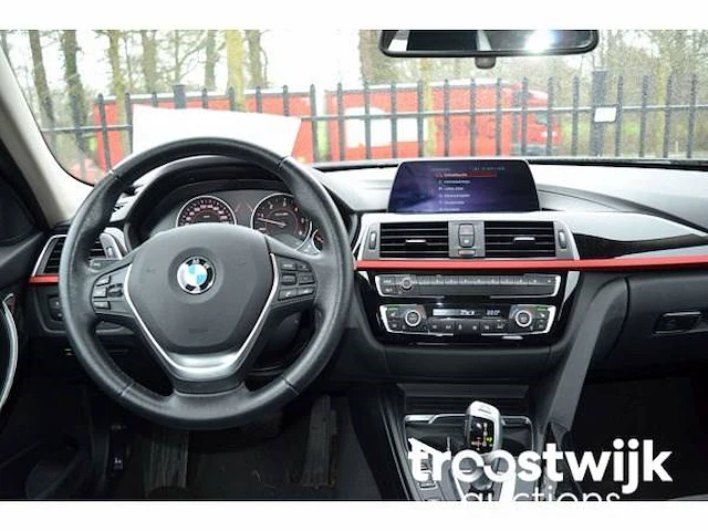Personenauto - afbeelding 18 van  37