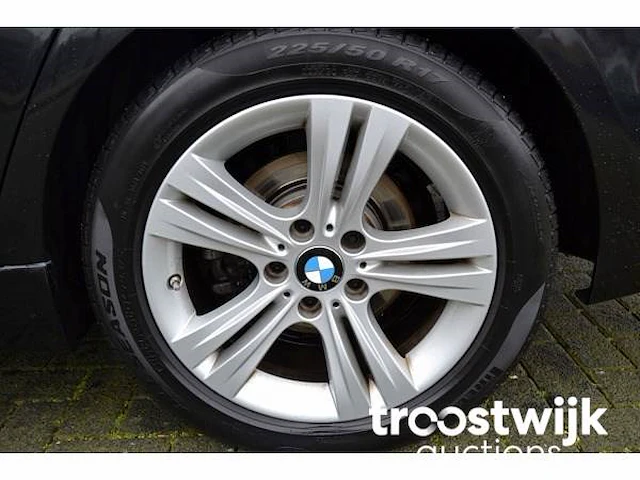 Personenauto - afbeelding 22 van  37