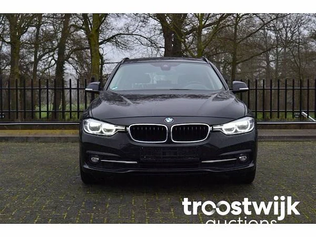 Personenauto - afbeelding 12 van  37
