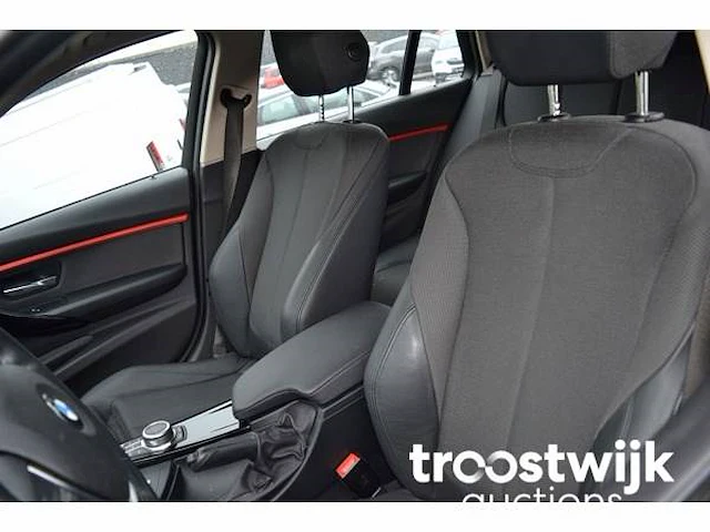 Personenauto - afbeelding 26 van  37