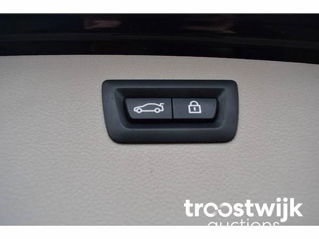 Personenauto - afbeelding 28 van  37
