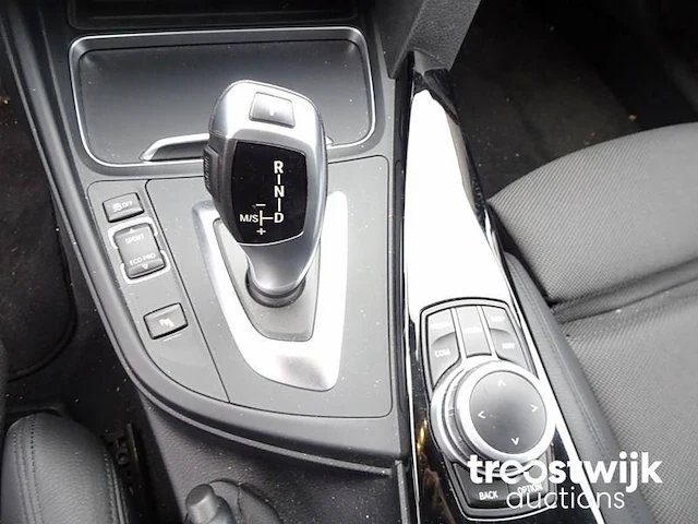 Personenauto - afbeelding 30 van  37