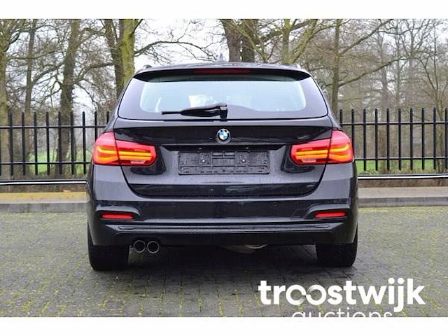 Personenauto - afbeelding 23 van  37