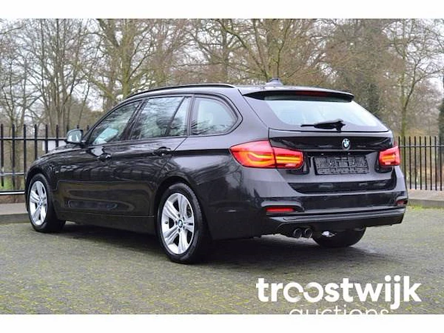 Personenauto - afbeelding 32 van  37