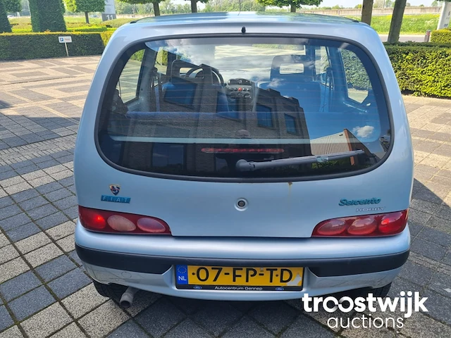Personenauto - afbeelding 3 van  9
