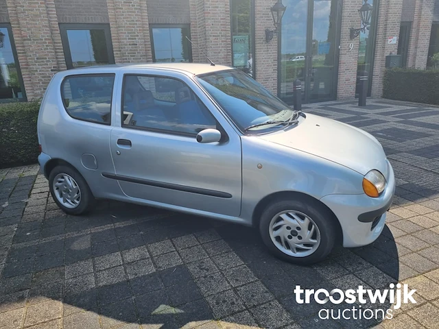 Personenauto - afbeelding 4 van  9