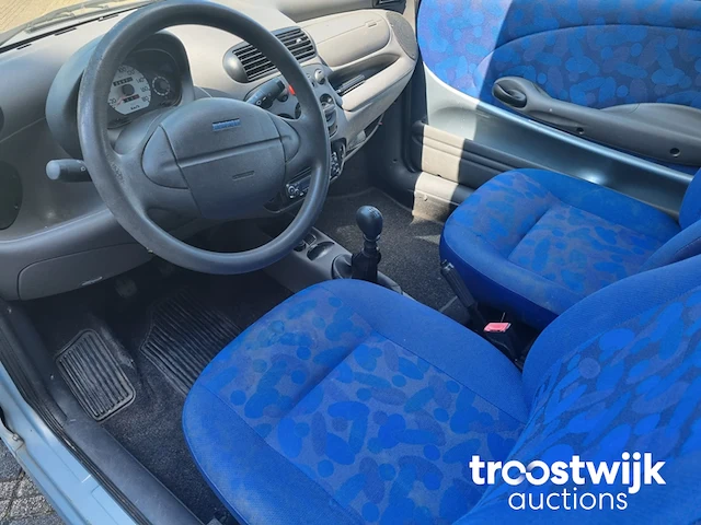 Personenauto - afbeelding 6 van  9