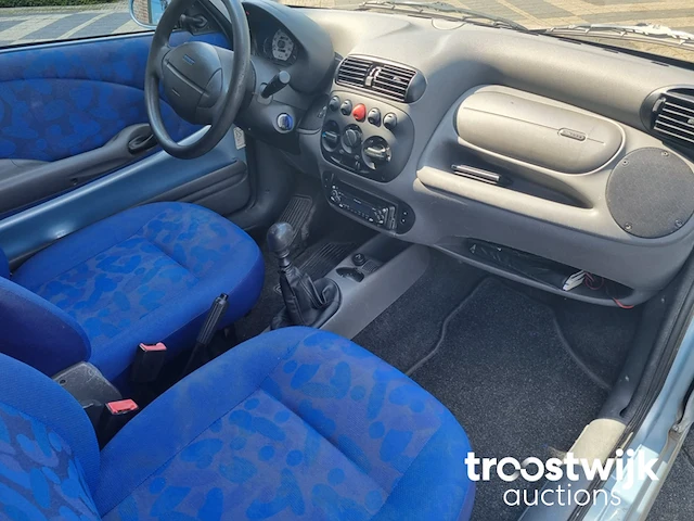 Personenauto - afbeelding 7 van  9