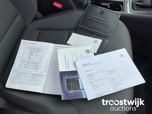 Personenauto - afbeelding 6 van  26