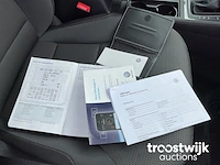 Personenauto - afbeelding 6 van  26