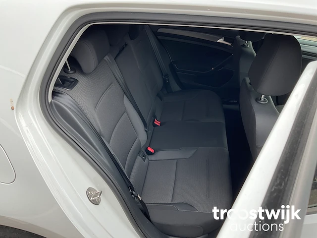 Personenauto - afbeelding 11 van  26