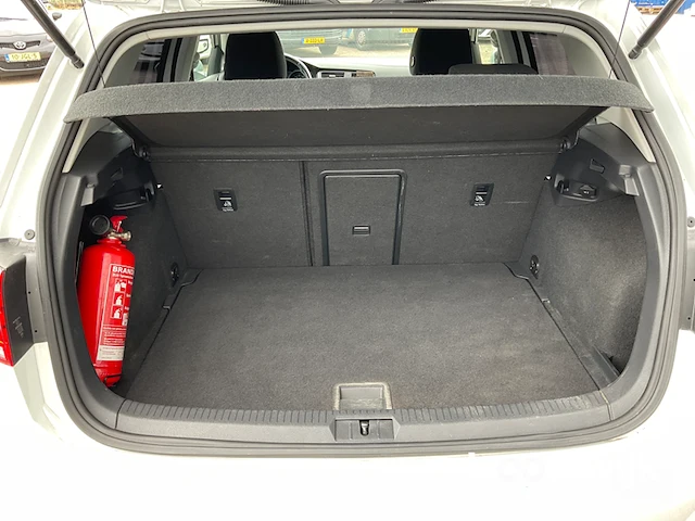 Personenauto - afbeelding 15 van  26