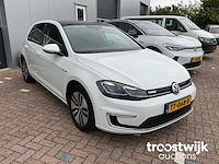 Personenauto - afbeelding 12 van  26