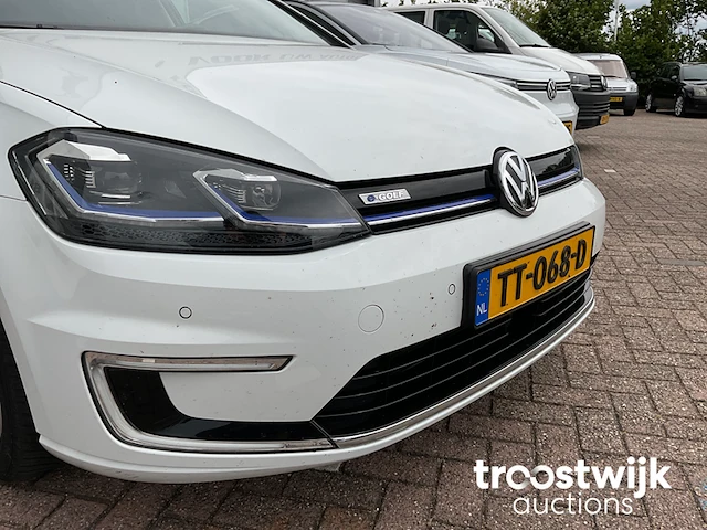Personenauto - afbeelding 23 van  26