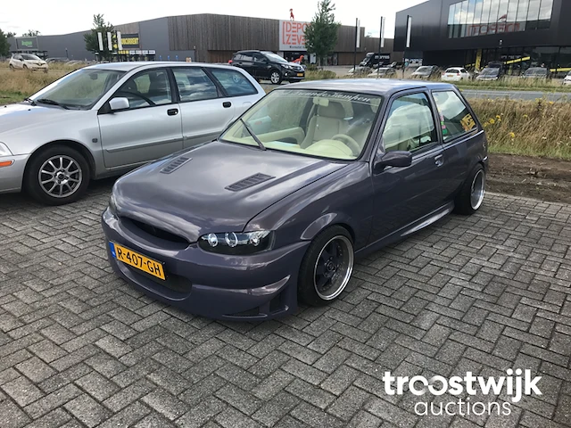 Personenauto - afbeelding 1 van  39