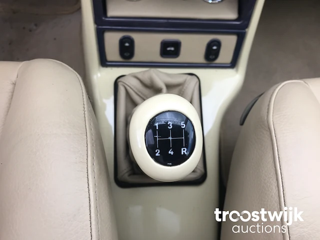 Personenauto - afbeelding 13 van  39