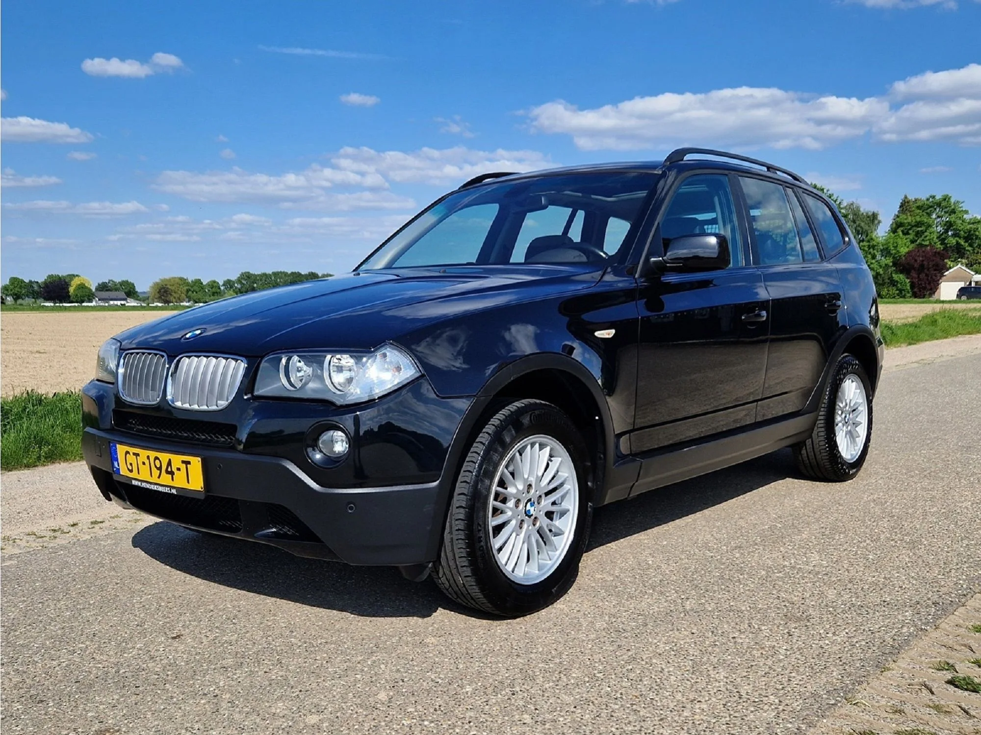 Personenauto's en bedrijfsauto's te beers
