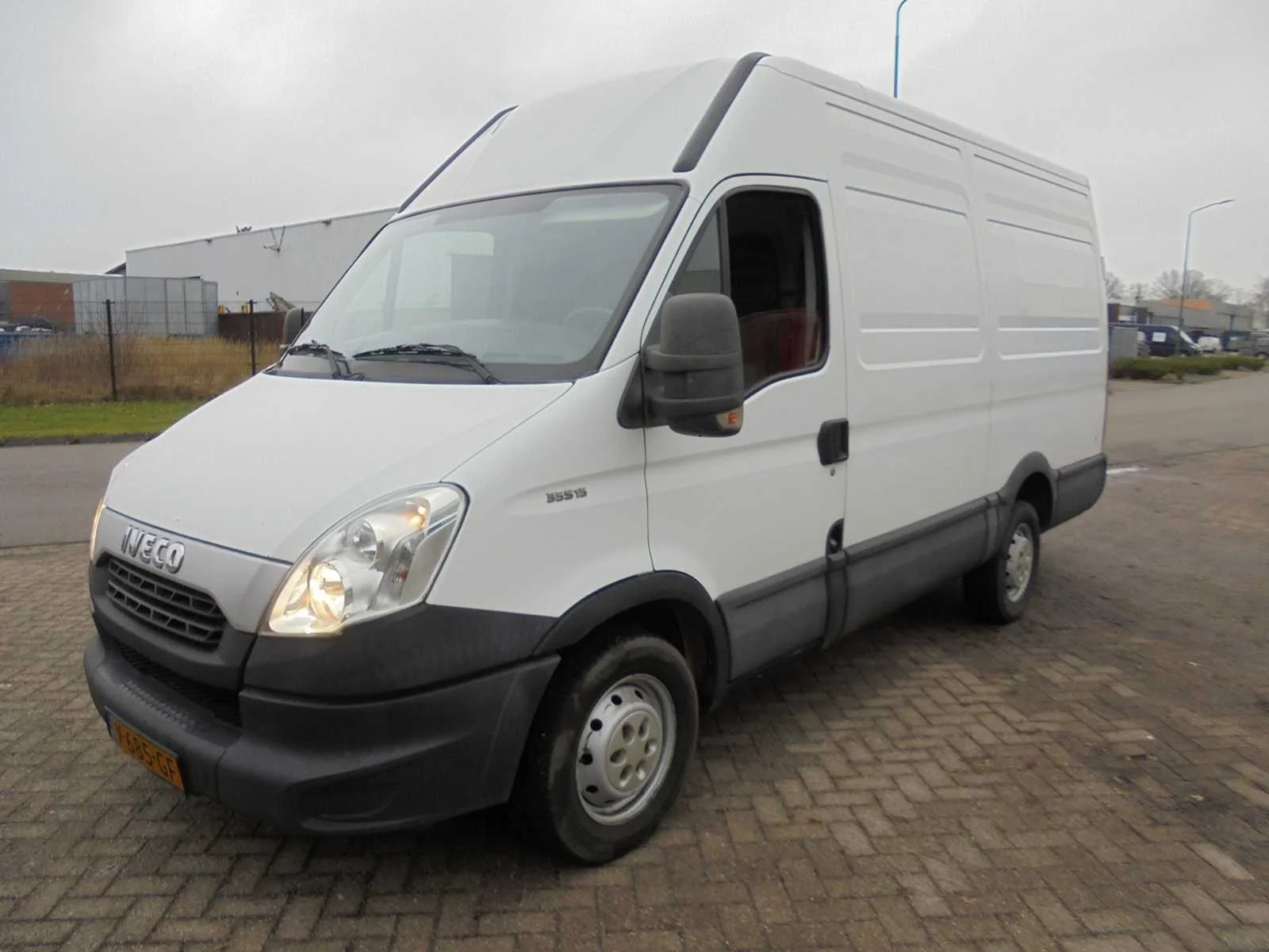 Personenauto's en bedrijfswagens in geldrop
