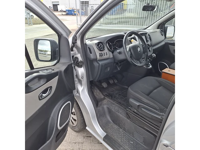 Personenbus, renault, trafic - afbeelding 2 van  47