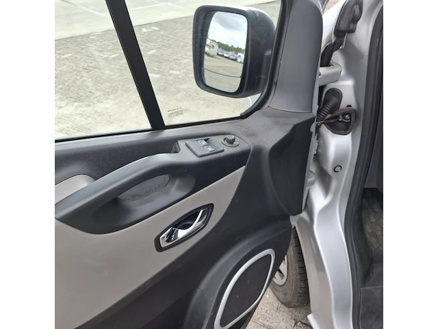 Personenbus, renault, trafic - afbeelding 3 van  47