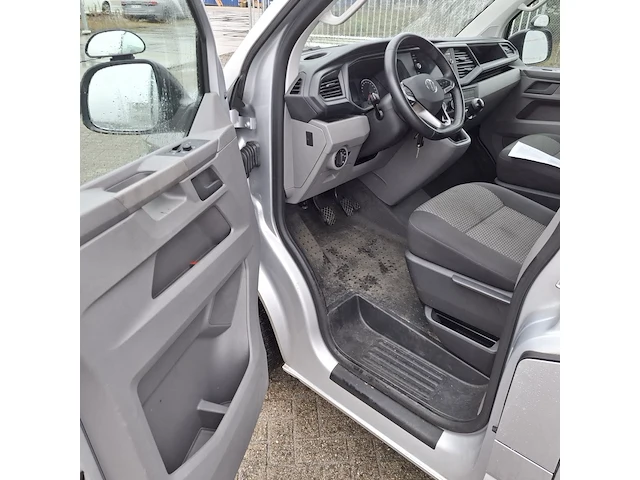 Personenbus, volkswagen, transporter, 2023 - afbeelding 10 van  33