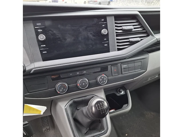 Personenbus, volkswagen, transporter, 2023 - afbeelding 13 van  33