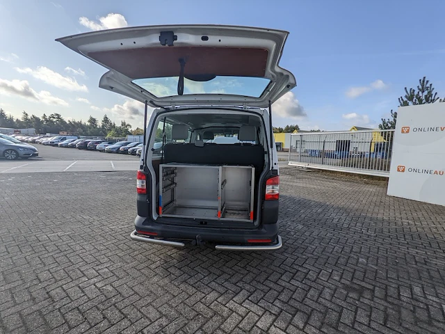 Personenbus, volkswagen, transporter - afbeelding 14 van  40