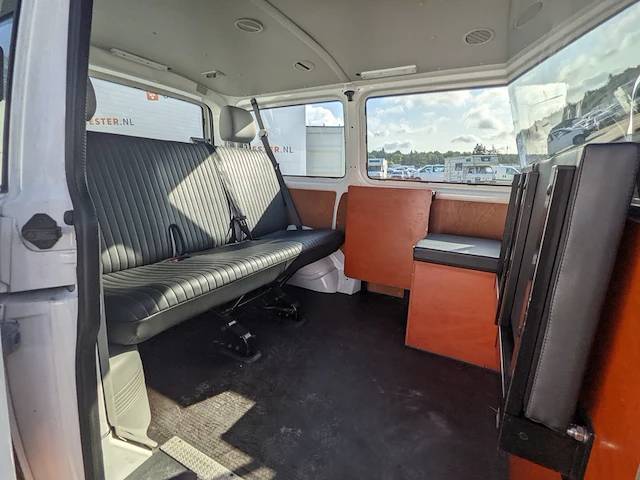 Personenbus, volkswagen, transporter - afbeelding 19 van  40