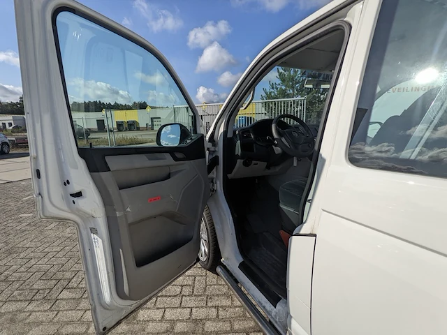 Personenbus, volkswagen, transporter - afbeelding 2 van  52