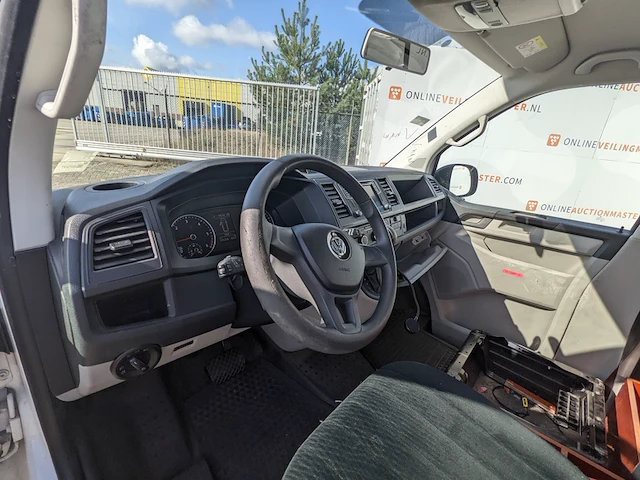Personenbus, volkswagen, transporter - afbeelding 4 van  52