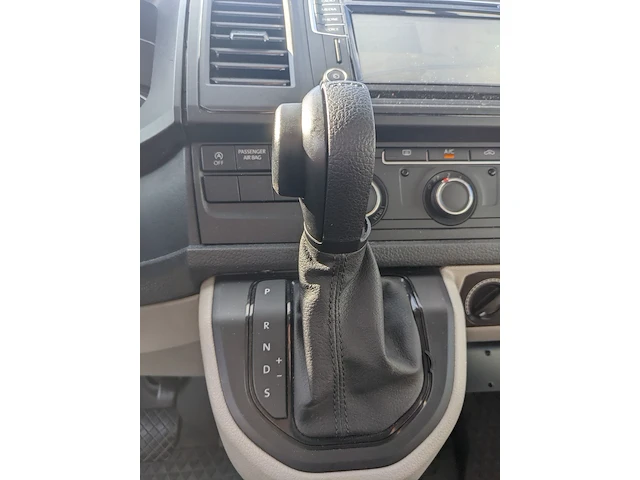 Personenbus, volkswagen, transporter - afbeelding 13 van  52