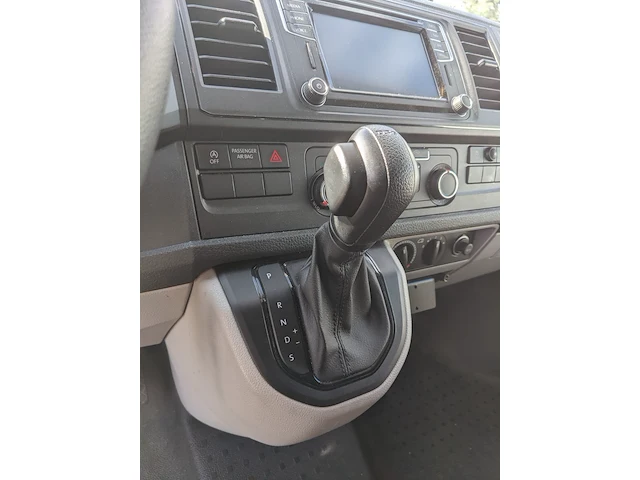 Personenbus, volkswagen, transporter - afbeelding 9 van  50