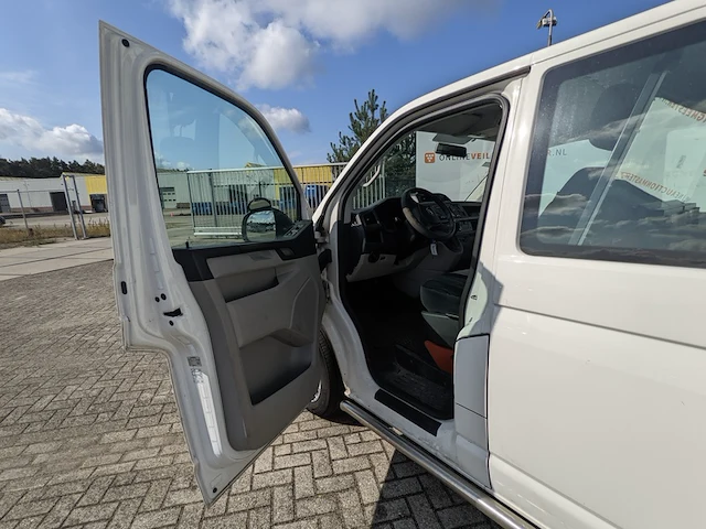 Personenbus, volkswagen, transporter - afbeelding 2 van  47