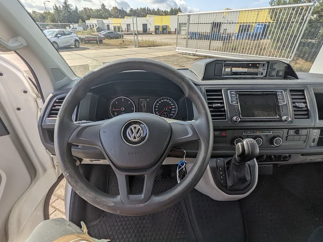 Personenbus, volkswagen, transporter - afbeelding 6 van  47