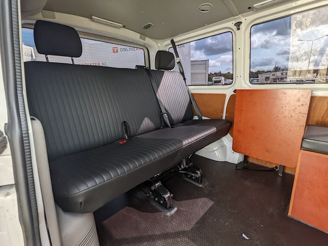 Personenbus, volkswagen, transporter - afbeelding 21 van  48