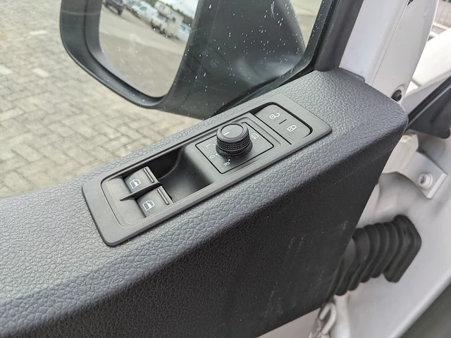 Personenbus, volkswagen, transporter - afbeelding 14 van  45