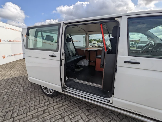 Personenbus, volkswagen, transporter - afbeelding 20 van  45