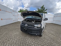 Personenbus, volkswagen, transporter - afbeelding 25 van  45
