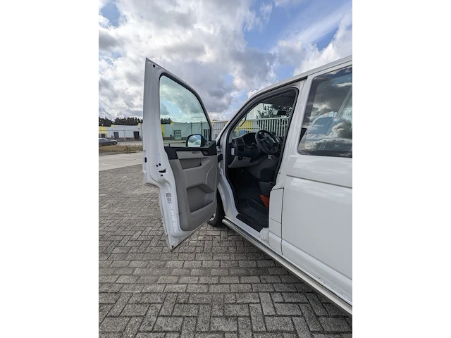 Personenbus, volkswagen, transporter - afbeelding 45 van  45
