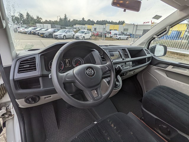 Personenbus, volkswagen, transporter - afbeelding 4 van  46