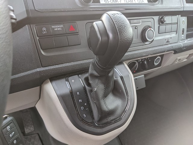 Personenbus, volkswagen, transporter - afbeelding 13 van  46