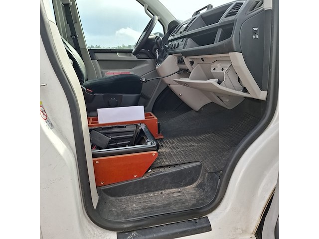 Personenbus, volkswagen, transporter - afbeelding 31 van  50