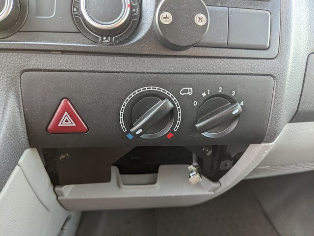 Personenbus, volkswagen, transporter - afbeelding 13 van  55