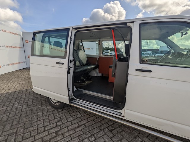 Personenbus, volkswagen, transporter - afbeelding 25 van  55