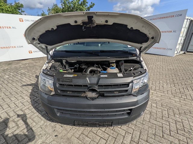 Personenbus, volkswagen, transporter - afbeelding 30 van  55