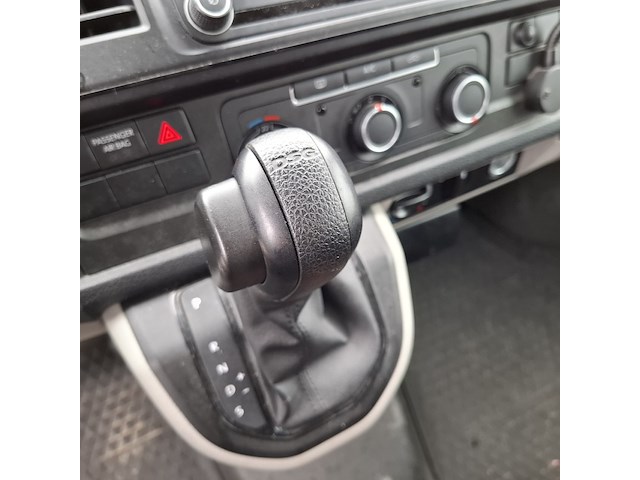 Personenbus, volkswagen, transporter - afbeelding 11 van  49