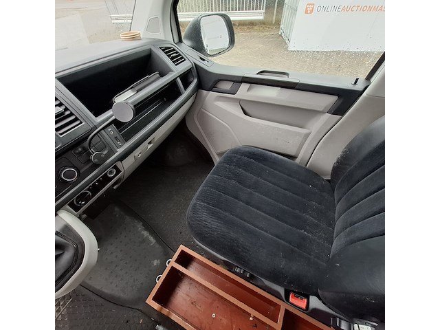 Personenbus, volkswagen, transporter - afbeelding 13 van  49