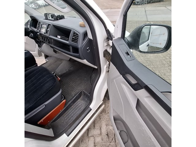 Personenbus, volkswagen, transporter - afbeelding 20 van  49