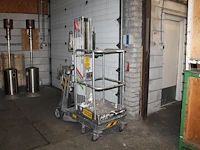 Personenlift alplift type phci940. bouwjaar 1998. vermoedelijke max hoogte 9m40, max belasting 135kg. - afbeelding 1 van  3